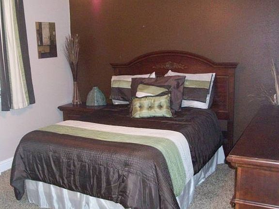 1 bedroom (upstairs)