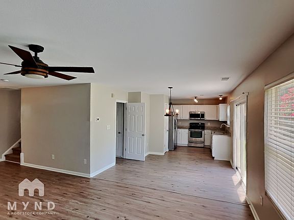 4th image of 303 Holton Dr