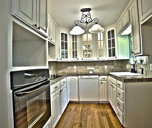 5th image of 1918 La Porte Dr