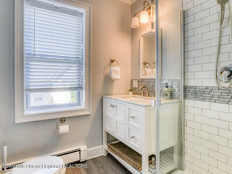 18 Abbott Ave #MAIN HOUSE — Photo 38