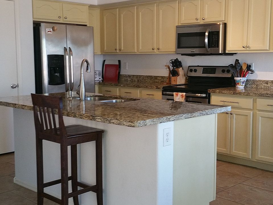 2nd image of 806 S 112th Ave
