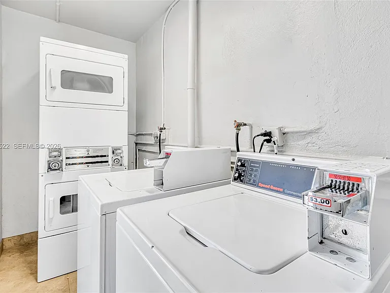 711 NE 2nd Ave #202 — Photo 15