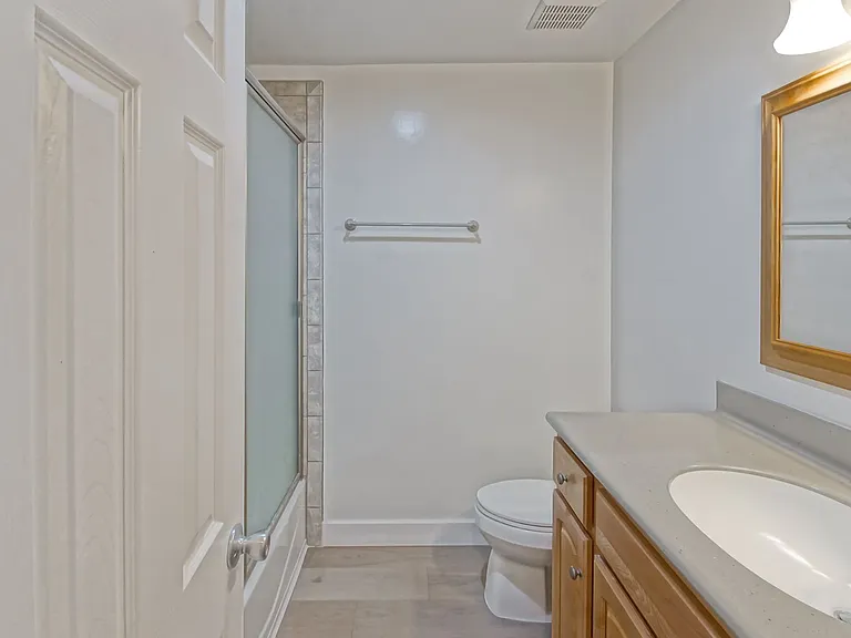 1720 Ardmore Ave #301 — Photo 31