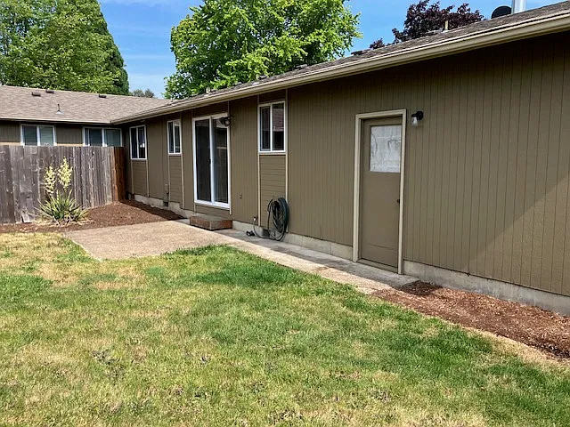 2 bed, 1000 sqft, $1,825 — Photo 2