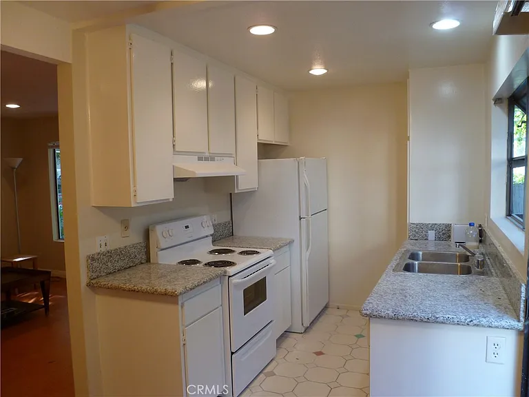215 Springview — Photo 4