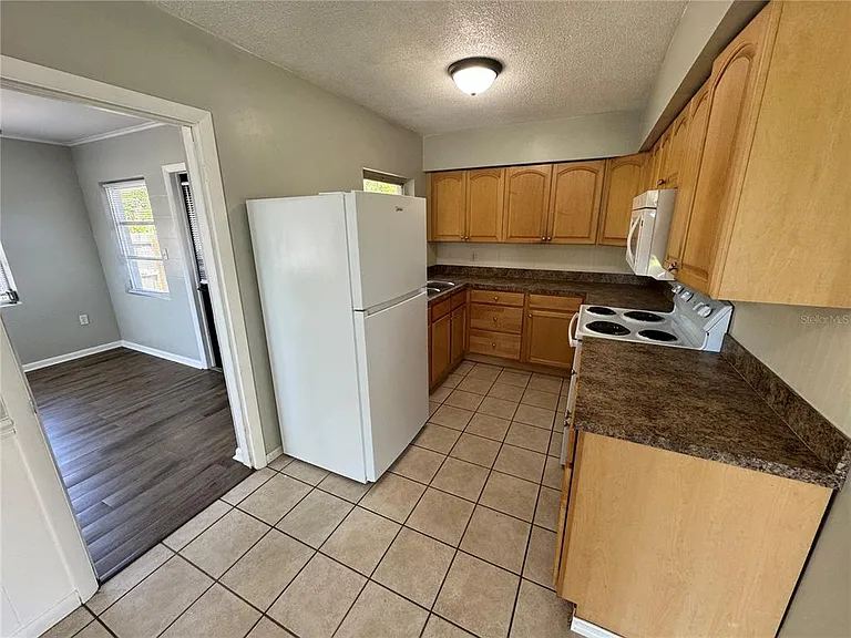 460 Mount Vernon Ct — Photo 4