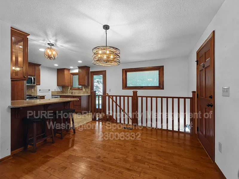 4 bed, 3.0 bath, 2303 sqft, $2,770 — Photo 4