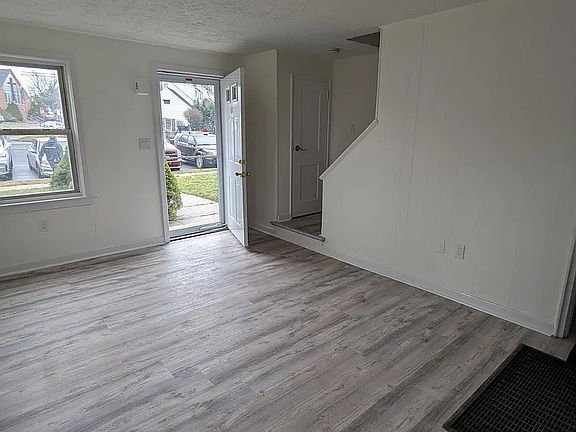 3rd image of 681 Willow St #6