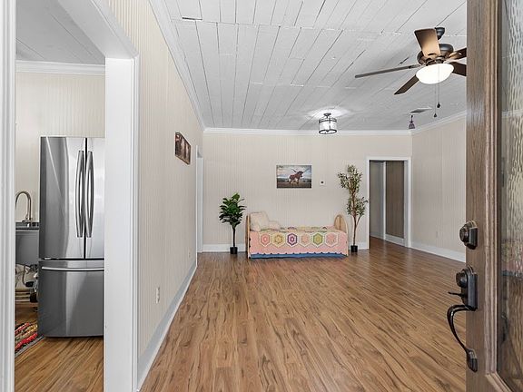 4th image of 1003 W 5th St