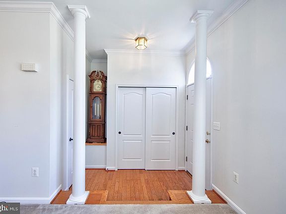 5th image of 244 Mary Jane Ln