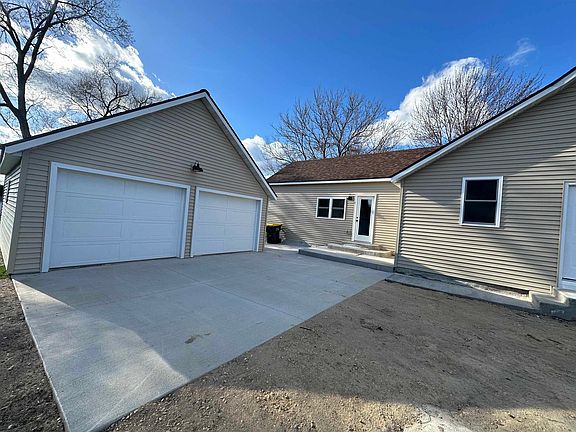 3rd image of 727 Hollister Ave