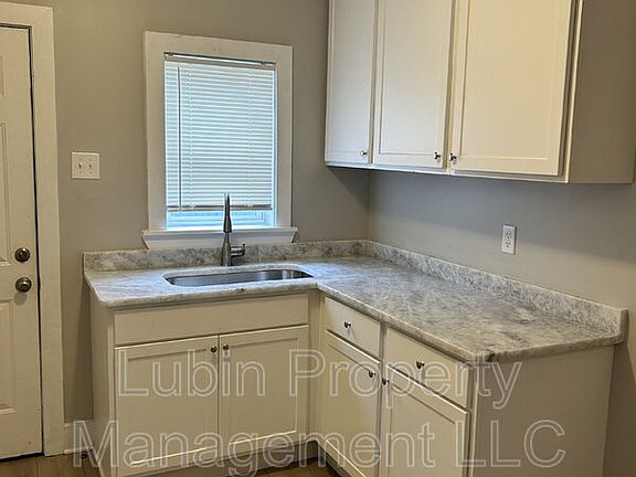5th image of 2406 Forest Ave