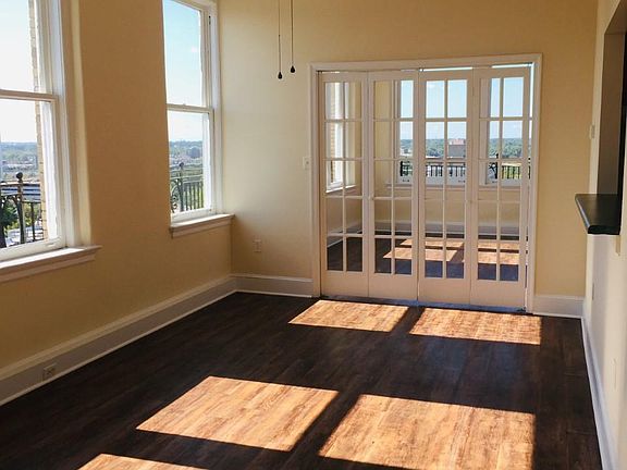 4th image of 116 E Franklin St APT 703