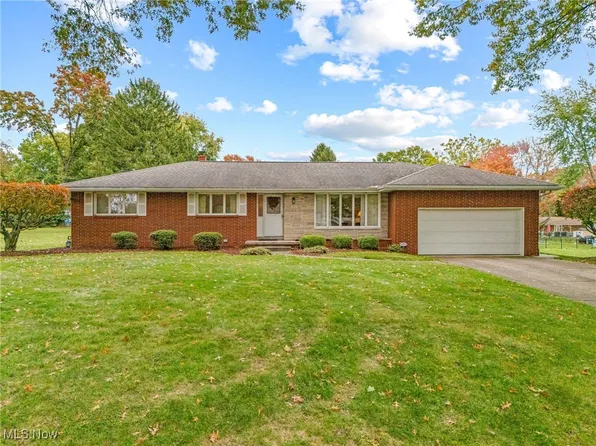 930 Las Olas Blvd NW, North Canton, OH 44720