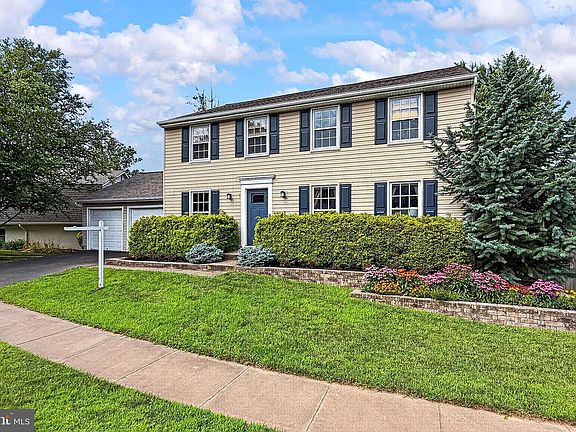 4th image of 1057 Burwick Dr