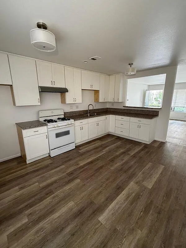 2 bed, 1.0 bath, 800 sqft, $2,650 — Photo 1
