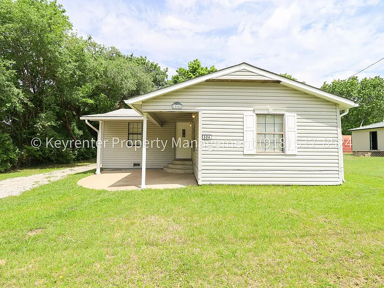 504 W Chestnut St — Photo 1