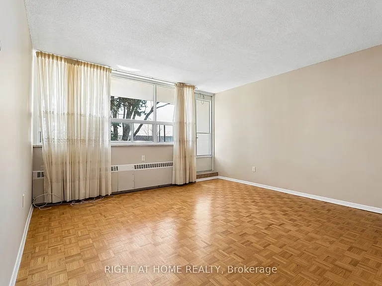 212 Kerr St #207 — Photo 16