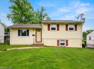 8810 McHenry Ln, Lanham, MD 20706