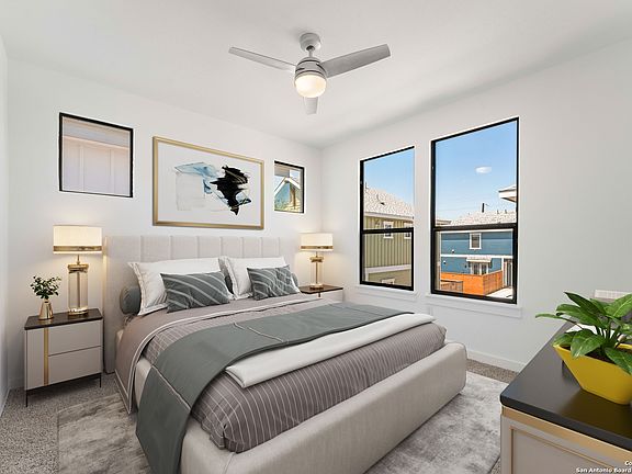 3rd image of 914 N Olive St #601