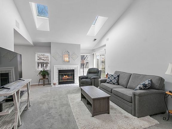 5th image of 2870 Meadow Ln