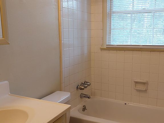 5th image of 1615 Donington Ct APT 4