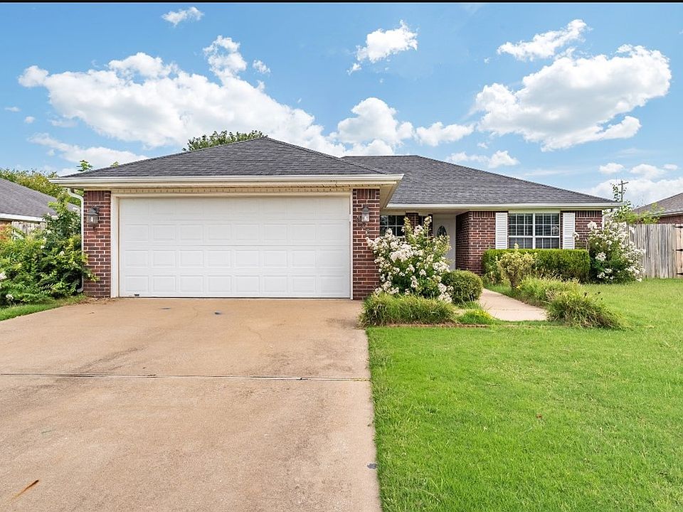 1st image of 860 Honeysuckle Dr