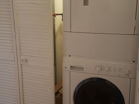 5th image of 2648 W Glenlake Ave APT 3C