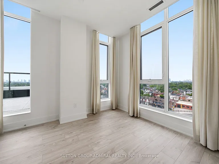 858 Dupont St #Penthouse 43 — Photo 24