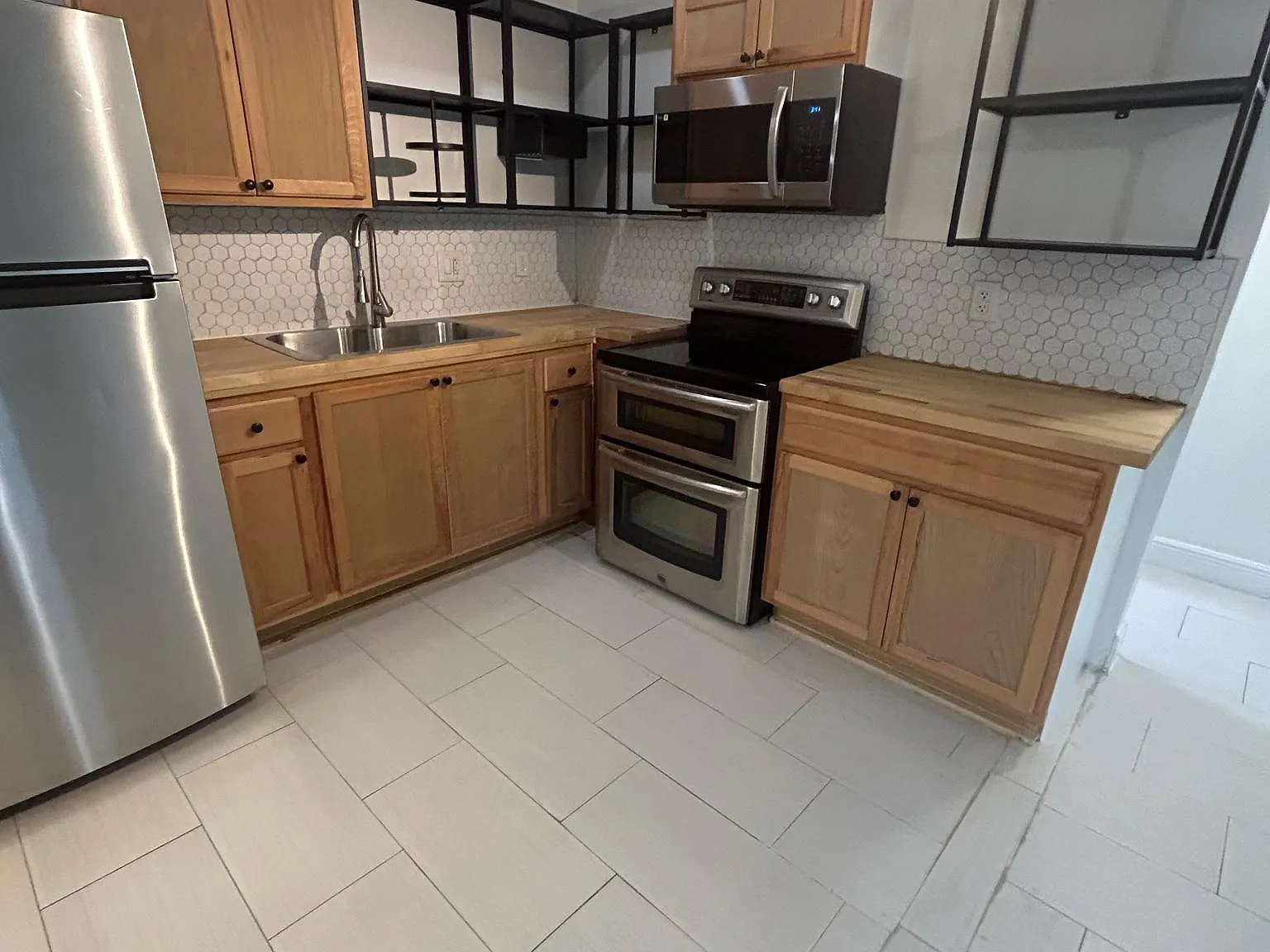 1 bed, 838 sqft, $1,400 — Photo 2
