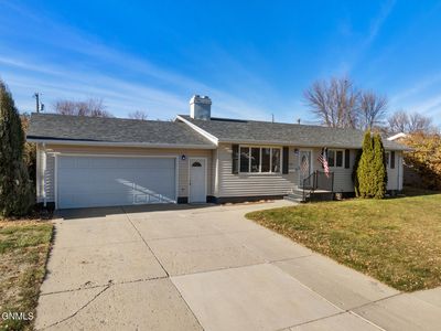 1707 Rose Ln, Williston, ND, 58801