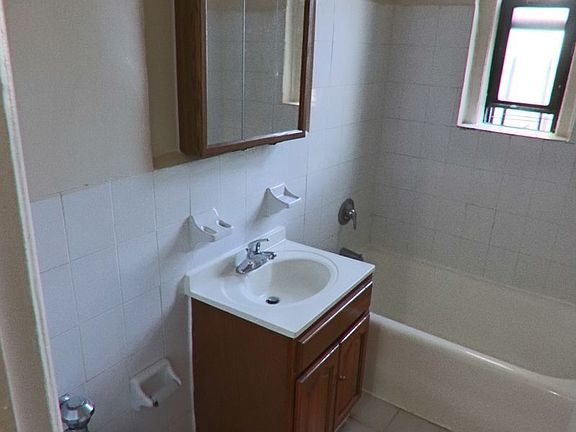 4th image of 101 Sherman Ave APT 2R
