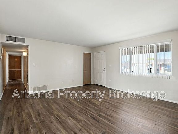 5th image of 429 N Saguaro