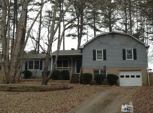 6877 W Woodcliffe Ct, Acworth, GA 30102