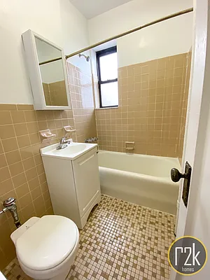 Rented by Realty 2000 Corp | media 11