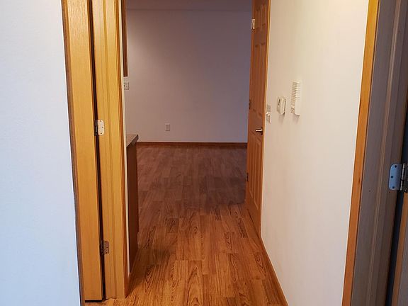 3rd image of 723 W Lincoln St