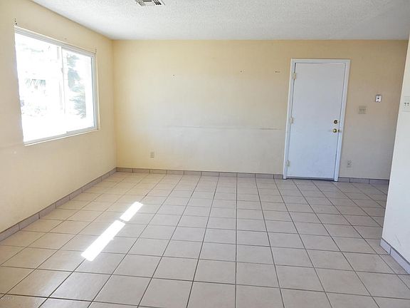 4th image of 1302 E Christy Dr