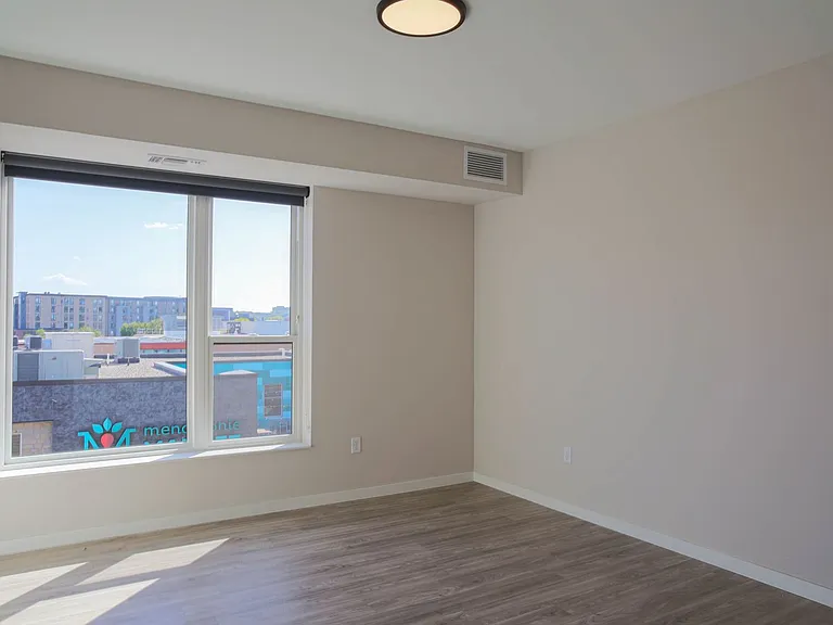 B7 Flats — Photo 121