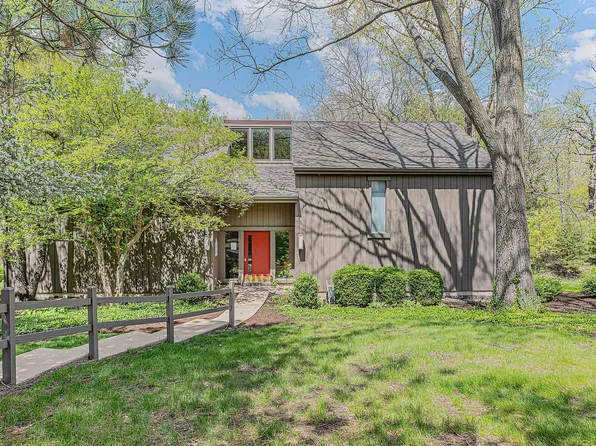 744 Old Barn Rd APT A, Lake Barrington, IL 60010