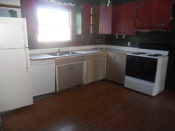 2nd image of 415 W 36th St