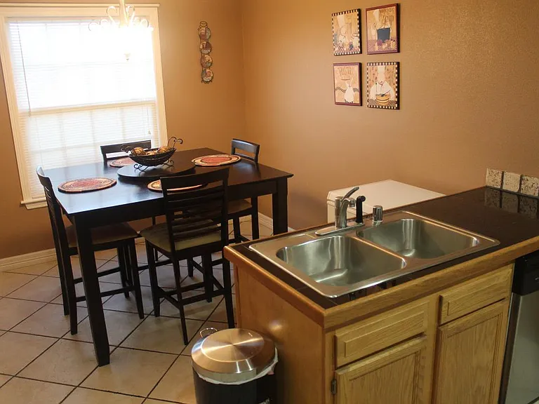4702 SW Golden Eagle Ave — Photo 11