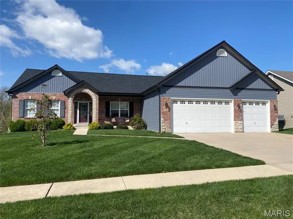 414 Bittersweet Dr, O'Fallon, MO 63366