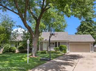 8 W Cedar Ct, Yorkville, IL 60560