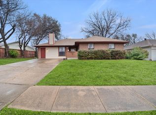 2305 Gilbert Cir, Arlington, TX 76010