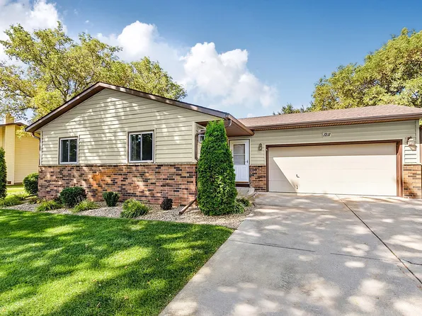 1211 Cypress Rd, Saint Cloud, MN 56303