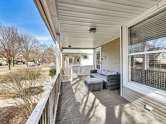 4th image of 538 Woodbine Ave