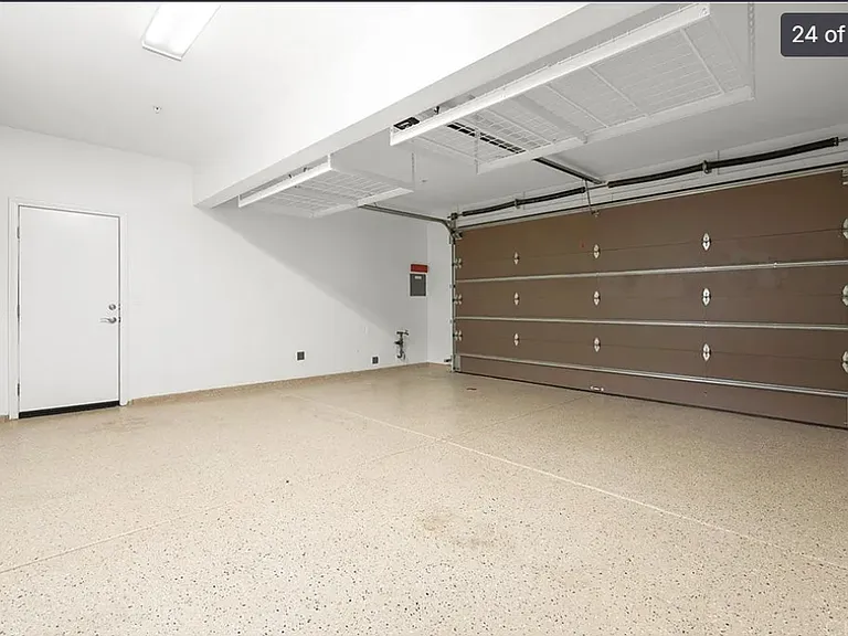 51 Genoa — Photo 22