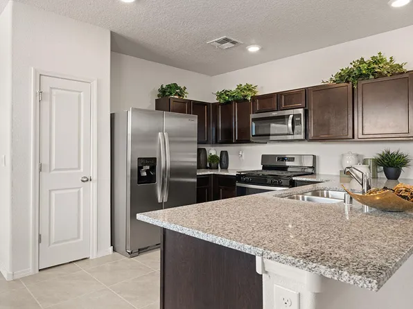 8 E El Nido Ct, Los Lunas, NM 87031