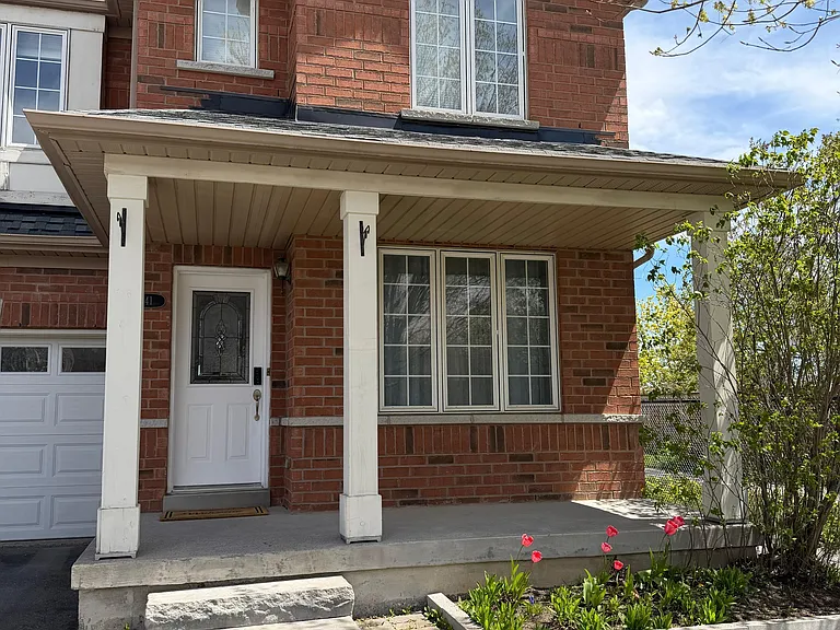 141 Gail Parks Cres — Photo 2