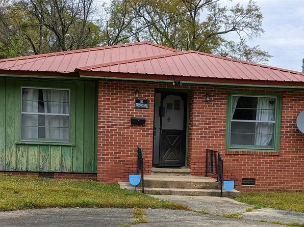 810 Chestnut St, Camden, AR 71701